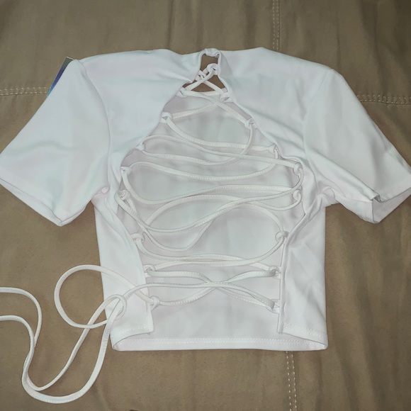 White crop top - Picture 2 of 4